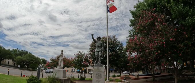 New Braunfels Main Plaza - WW 1 Statue