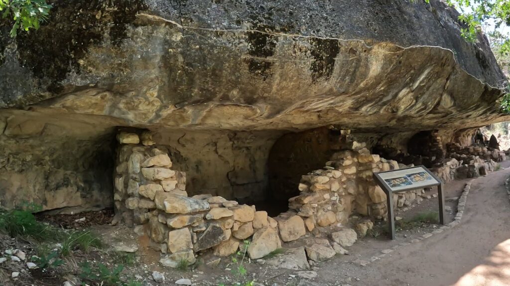 Walnut Canyon Sinagua Ruins