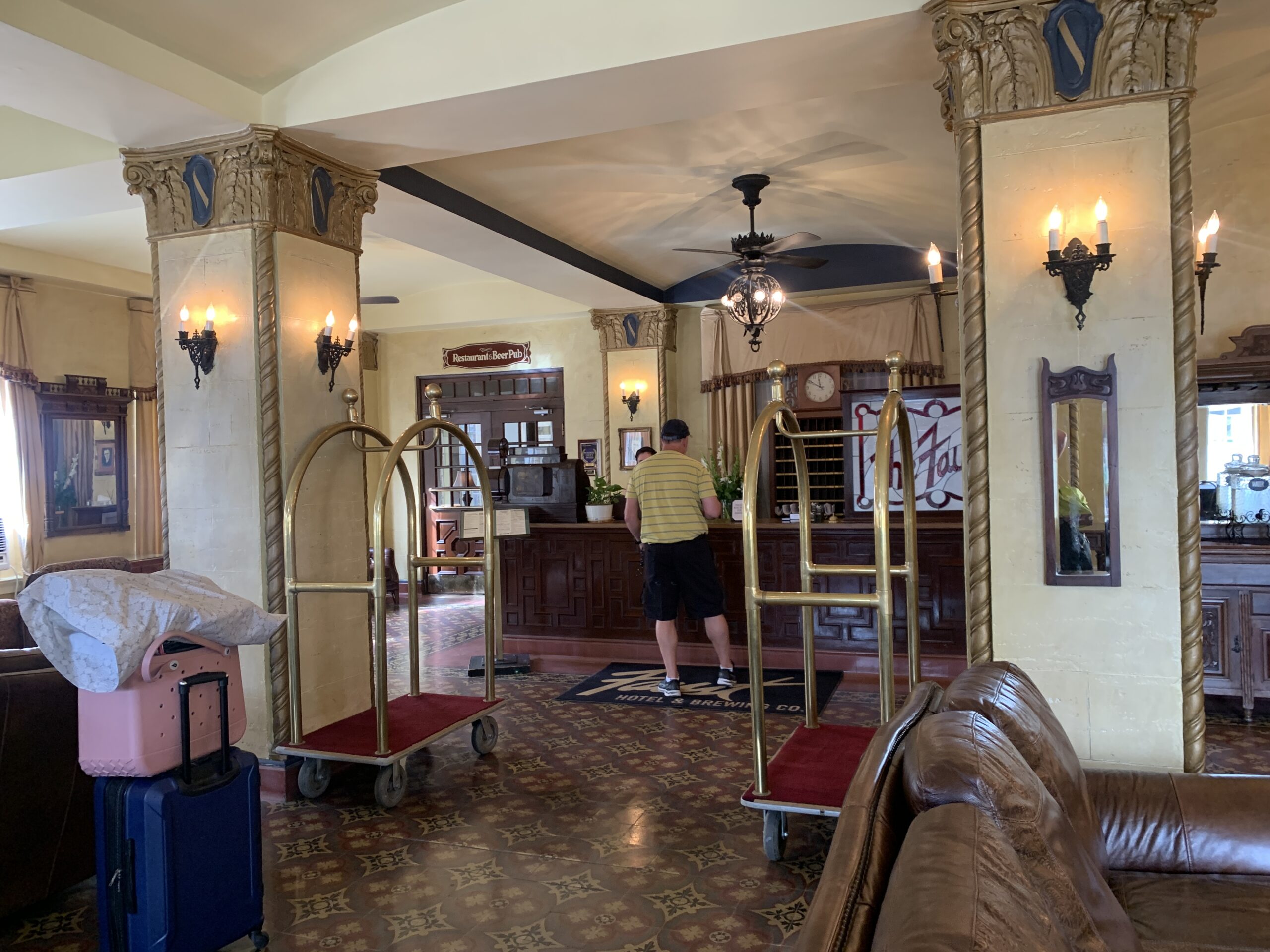 The Faust Hotel - Front Lobby