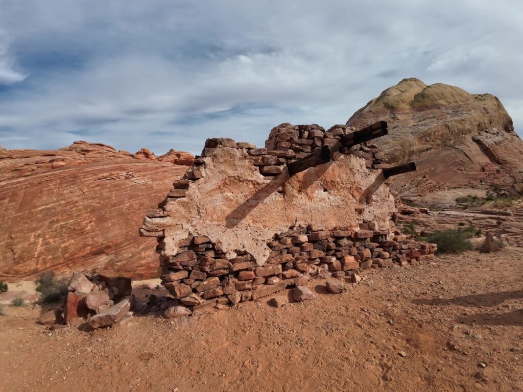 Old Movie Set on the White Domes Trail